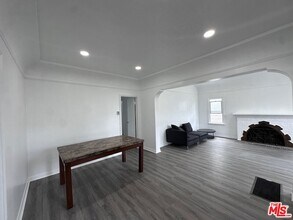 1116 W 64th St in Los Angeles, CA - Building Photo - Building Photo