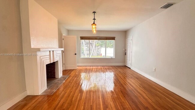 2474 SW 24th Ter in Miami, FL - Building Photo - Building Photo