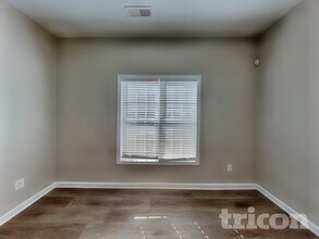 5513 Landreaux Dr in Raleigh, NC - Foto de edificio - Building Photo