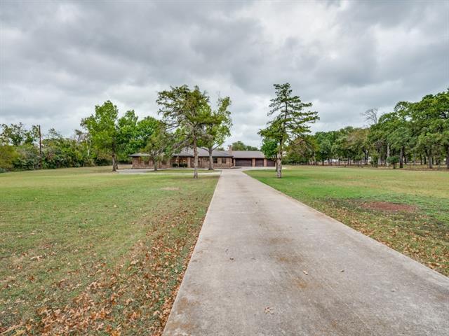 5826 Black Oak Ln in River Oaks, TX - Building Photo - Building Photo