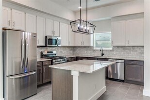 4519 San Jacinto St in Dallas, TX - Building Photo