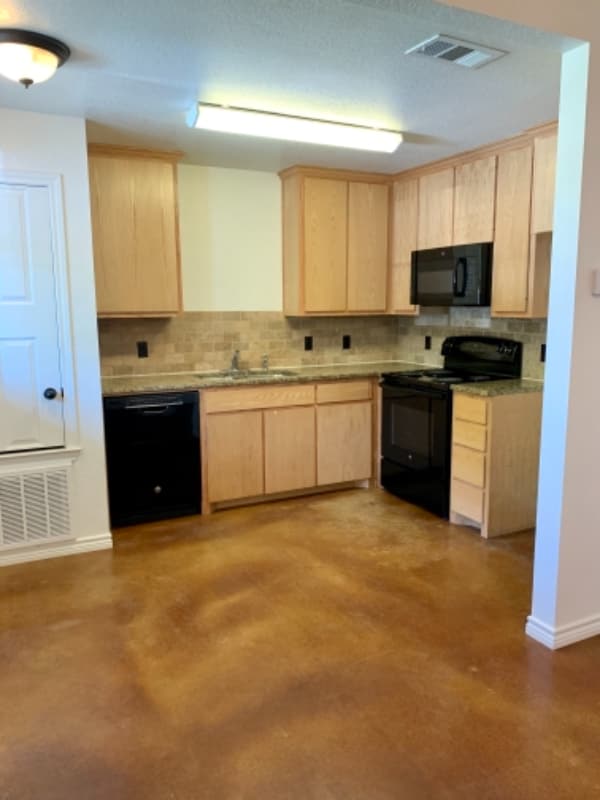 1011 Monroe St in McGregor, TX - Building Photo - Building Photo