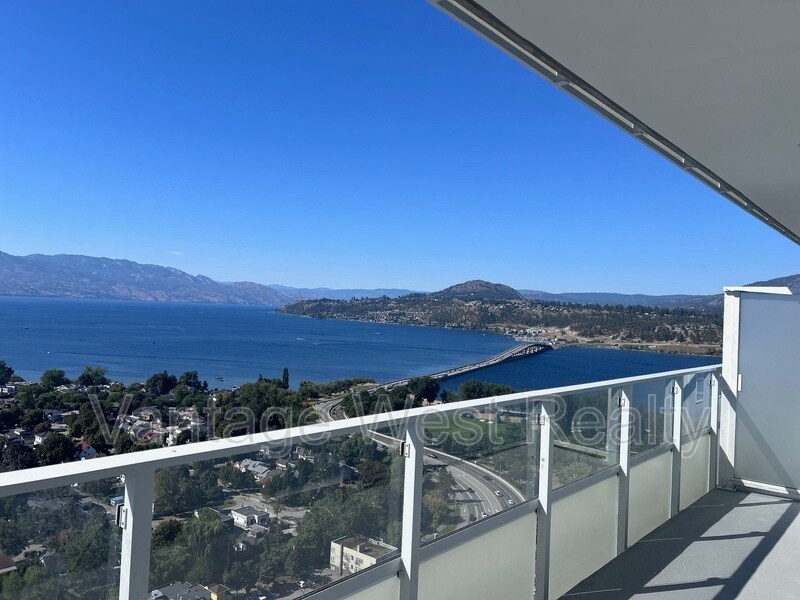 1626 Water St in Kelowna, BC - Building Photo