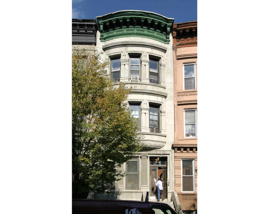 113 W 118th St in New York, NY - Building Photo