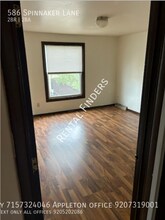 586 Spinnaker Ln in Green Bay, WI - Building Photo - Building Photo