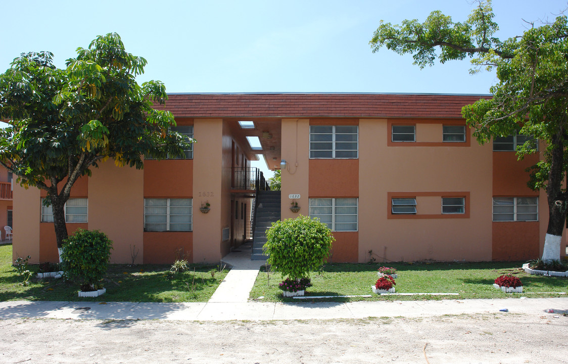 1632 NW 16th Ter in Miami, FL - Building Photo