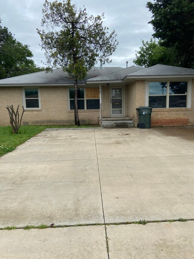 property at 428 W Johnson St