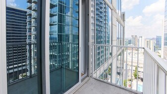 Skyhouse South in Atlanta, GA - Building Photo