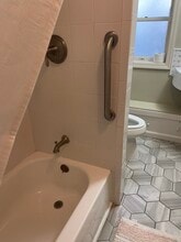 59 Little Neck Rd, Unit 1 in Centerport, NY - Foto de edificio - Building Photo