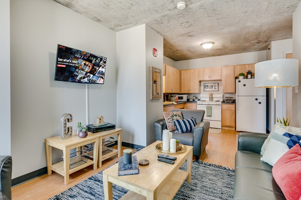 Student The Flats East West Apartments in Chicago, IL