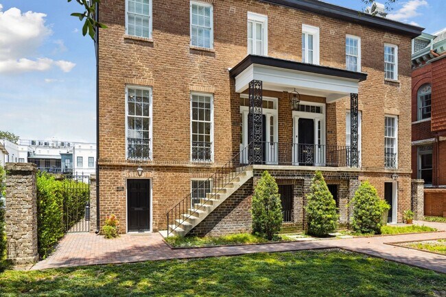 222 E Huntingdon St in Savannah, GA - Building Photo - Building Photo