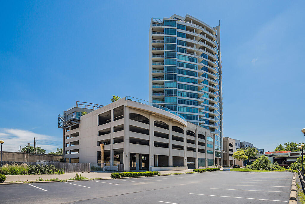 400 Riverboat Row in Newport, KY - Building Photo