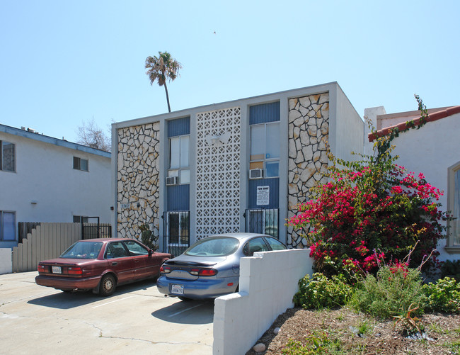 3742 Wilson Ave in San Diego, CA - Foto de edificio - Building Photo