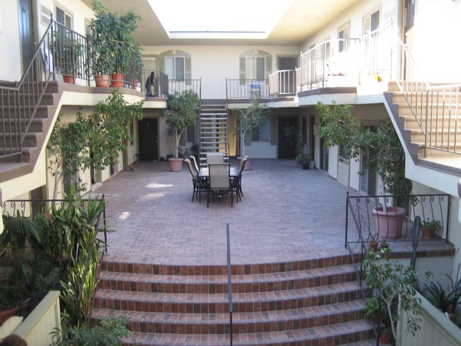 127 S Adams St in Glendale, CA - Building Photo - Building Photo