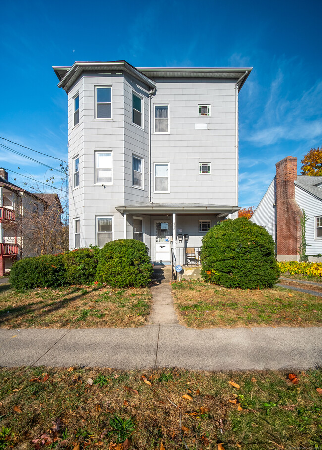 398 Burritt St in New Britain, CT - Building Photo - Building Photo