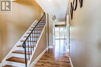 1055 Shawnmarr Rd in Mississauga, ON - Building Photo - Building Photo