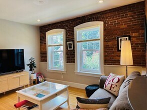 151 Longwood Ave, Unit 2 in Brookline, MA - Building Photo - Building Photo