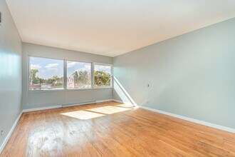 10448 W Cermak Rd in Westchester, IL - Foto de edificio - Building Photo
