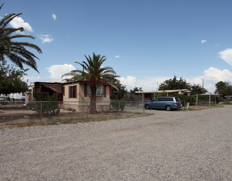 10020 S Nogales Hwy in Tucson, AZ - Foto de edificio