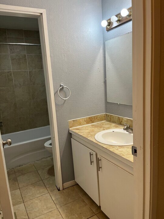 918 124th St SW, Unit B in Everett, WA - Foto de edificio