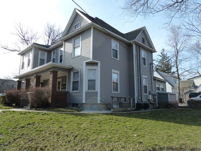 102 E Columbia St in West Lafayette, IN - Building Photo - Building Photo