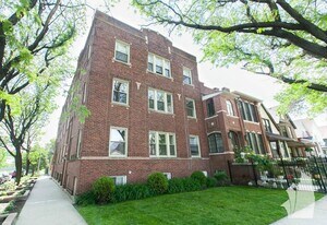 2921 W George St, Unit 1 in Chicago, IL - Building Photo