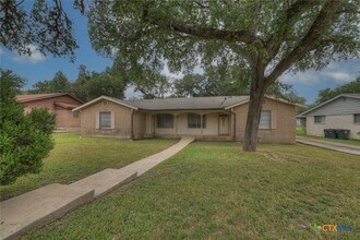 334 Craddock Ave in San Marcos, TX - Building Photo - Building Photo