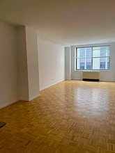 20 Maiden Ln, Unit 17 in New York, NY - Building Photo - Building Photo