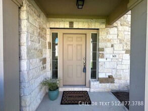 9201 Brodie Ln in Austin, TX - Building Photo - Building Photo