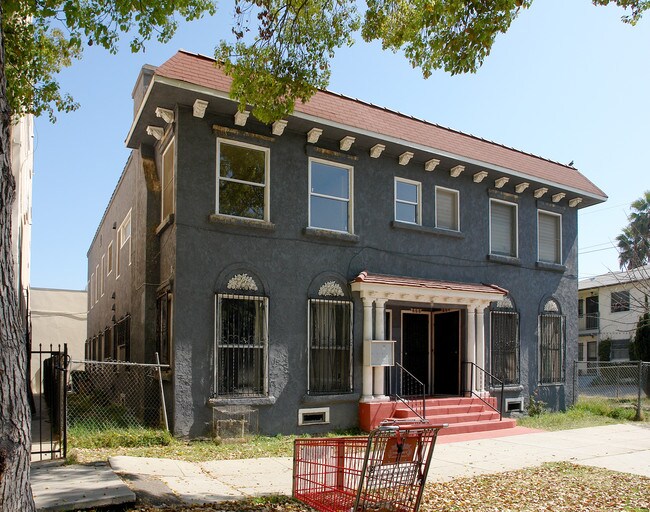 664 N Kenmore Ave in Los Angeles, CA - Building Photo - Building Photo