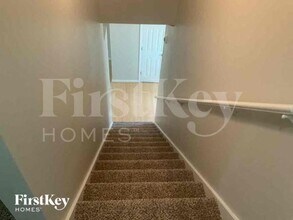 1049 Megan Ct in Sugar Hill, GA - Foto de edificio - Building Photo