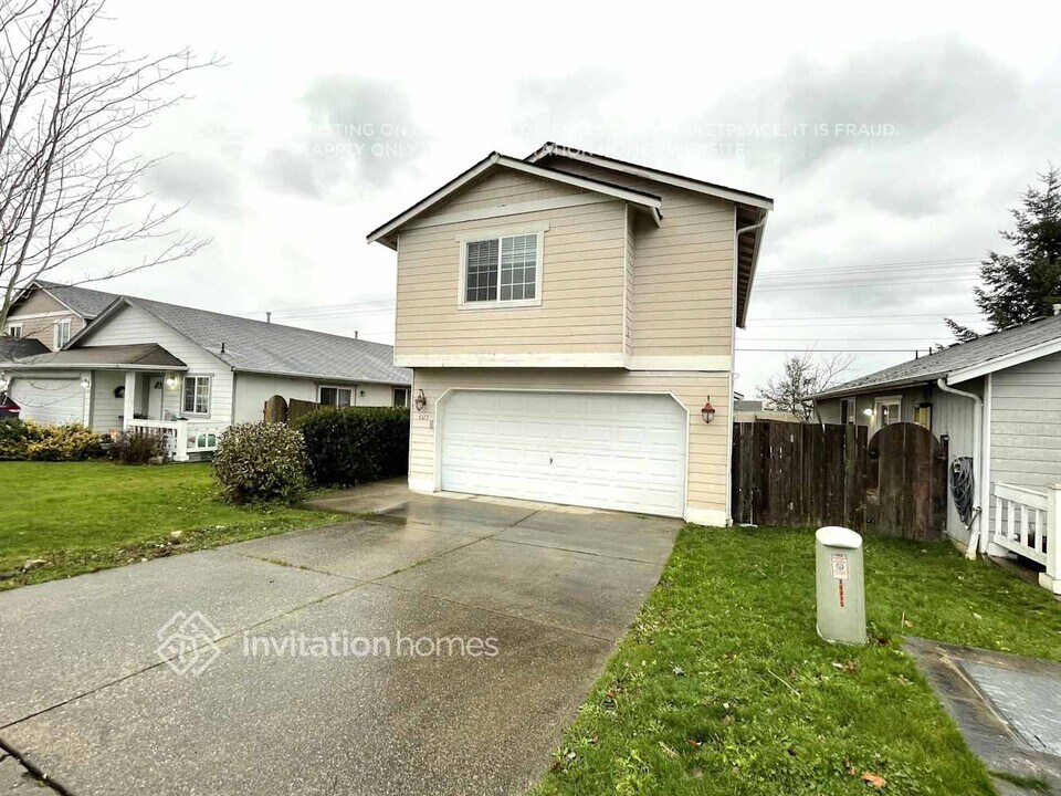 4323 151st Pl NE in Marysville, WA - Foto de edificio