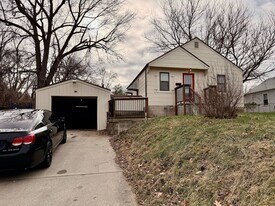 1325 W 24TH St S in Independence, MO - Building Photo