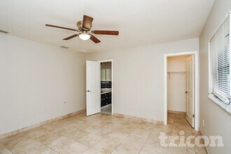 6338 21st St N in St. Petersburg, FL - Foto de edificio - Building Photo