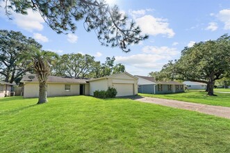 16906 Townes Rd in Friendswood, TX - Building Photo - Building Photo