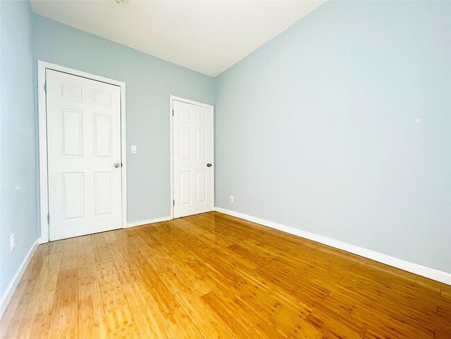 124-12 Metropolitan Ave in Queens, NY - Building Photo - Building Photo