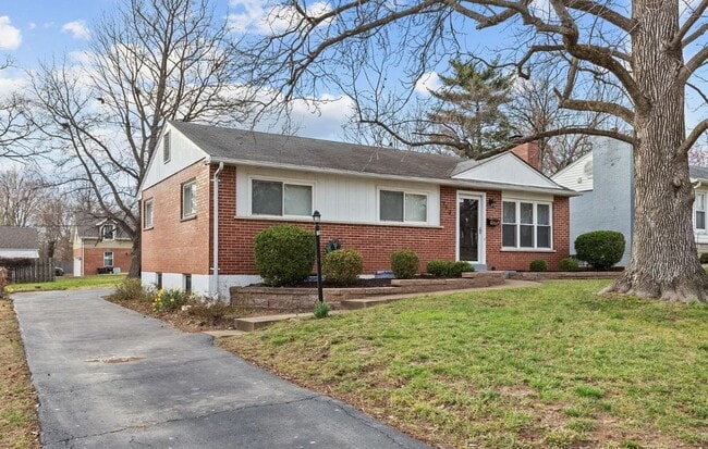 713 Huntwood Ln in Kirkwood, MO - Building Photo - Building Photo