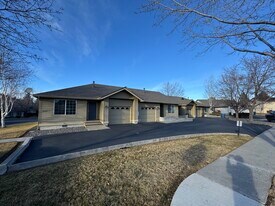 2062 NE Chanel Ct, Unit #4 in Bend, OR - Building Photo