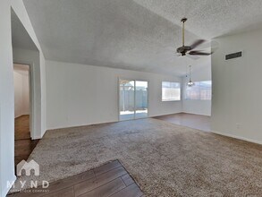 6842 W State Ave in Glendale, AZ - Foto de edificio - Building Photo