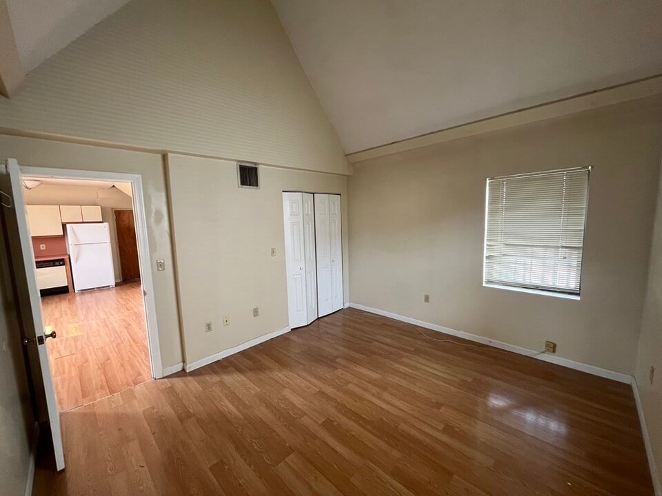 484 E 4th St, Unit 1 in Boston, MA - Building Photo