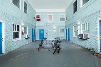 Mirror Lake Apartments in St. Petersburg, FL - Building Photo - Interior Photo