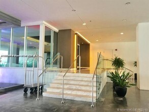 400 Sunny Isles Blvd, Unit 103 in Sunny Isles Beach, FL - Building Photo - Building Photo