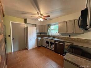 954 Oakwood Dr in Castle Rock, CO - Foto de edificio - Building Photo