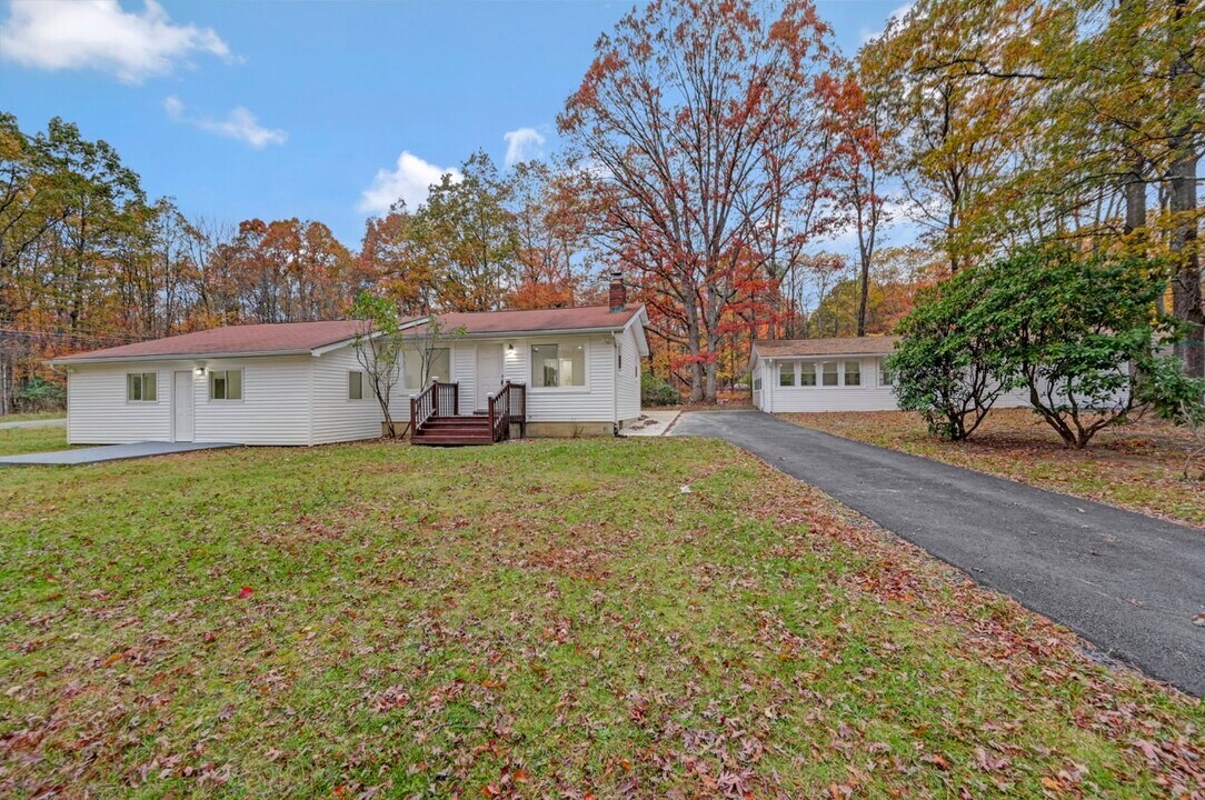 752 Toll Rd in Effort, PA - Foto de edificio