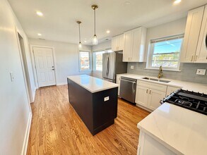 4816 W Henderson St, Unit 1 in Chicago, IL - Building Photo - Building Photo