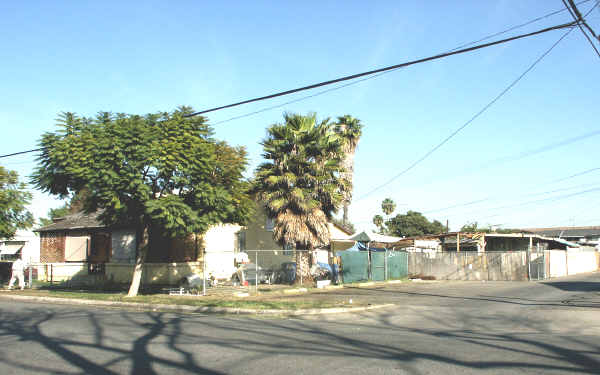 5908 Gage Ave in Bell Gardens, CA - Building Photo