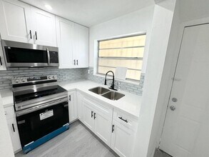 453 SW 2nd St in Miami, FL - Foto de edificio - Building Photo