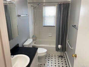 124 Chelsea Ave in West Babylon, NY - Building Photo - Building Photo