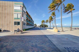 201 Van Buren St in Hollywood, FL - Foto de edificio - Building Photo