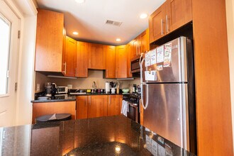 26 Linden St, Unit 7 in Brookline, MA - Foto de edificio - Building Photo